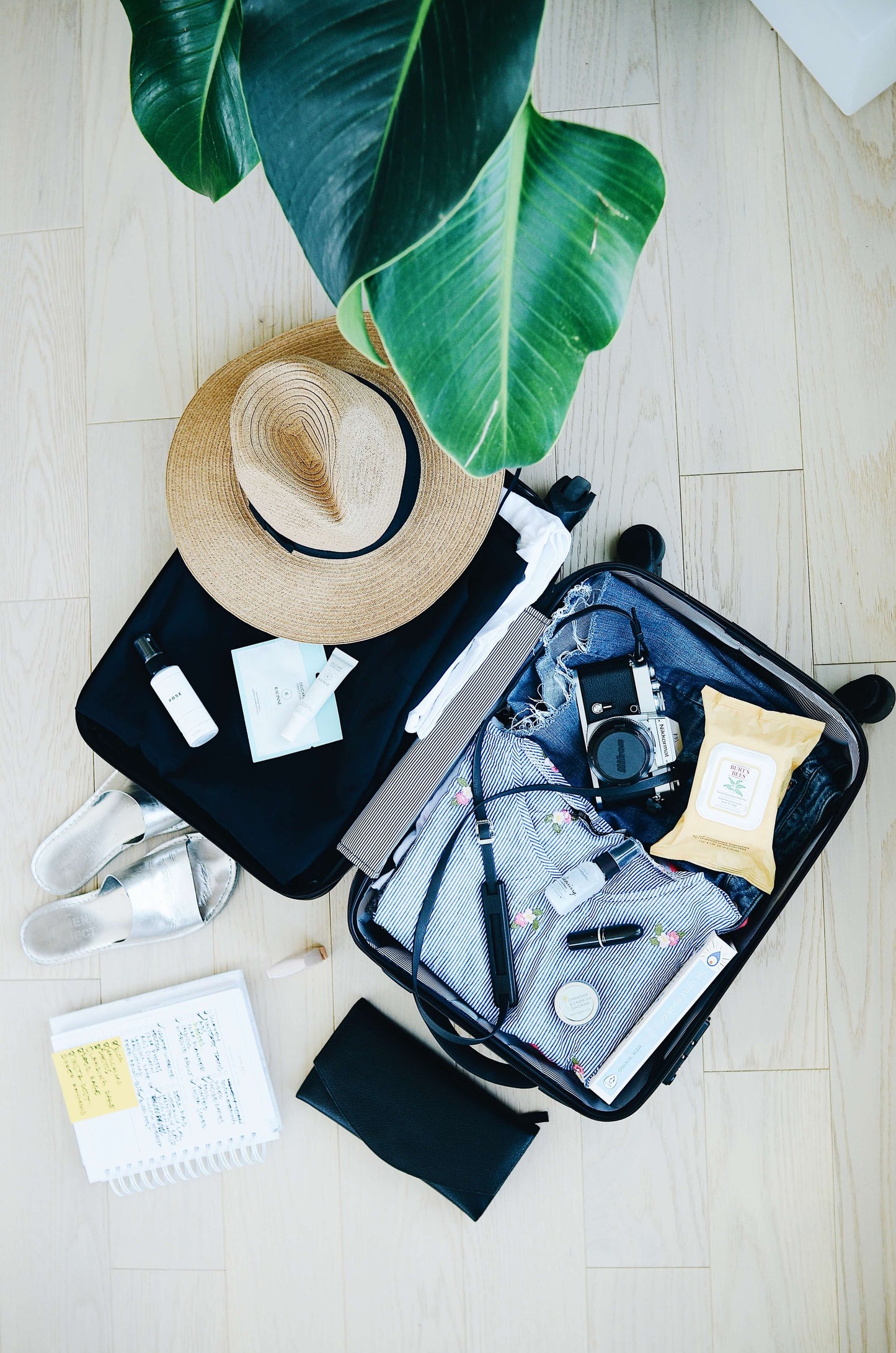 Free Packing Checklist (Available in English/Chinese)